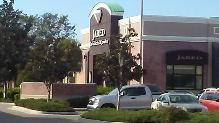 Junk Removal in Bay Area Outlet Mall Neighborhood, Clearwater, Fl